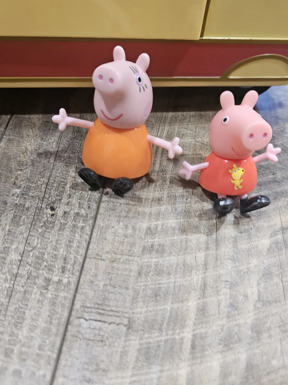 Peppa Pig Transforming Camper Bus & 5 Characters 17 Inch